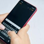 چرا تصحیح خودکار آیفون از کار افتاد؟ نقش پنهان هوش مصنوعی در خطاهای جدید اپل