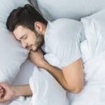 آموزش نحوه صحیح خوابیدن بعد از جراحی ایمپلنت دندان